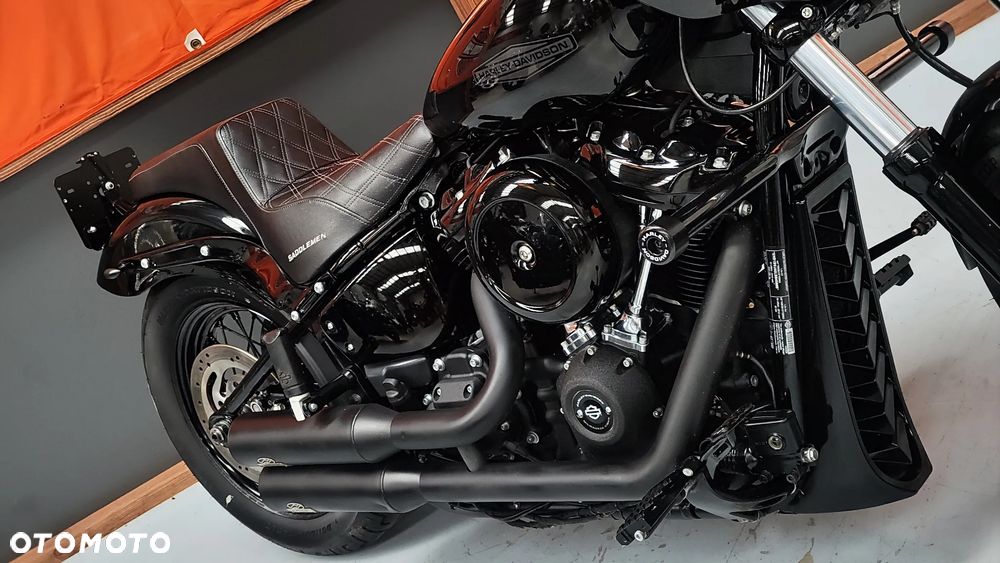 Harley-Davidson Softail Street Bob - 19