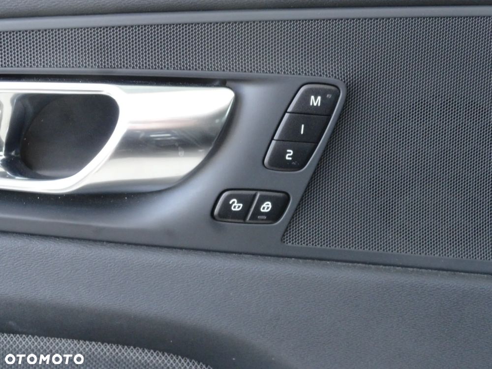 Volvo XC 60 B4 D Geartronic RDesign - 23