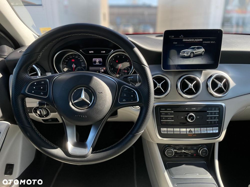 Mercedes-Benz GLA 220 4-Matic - 10
