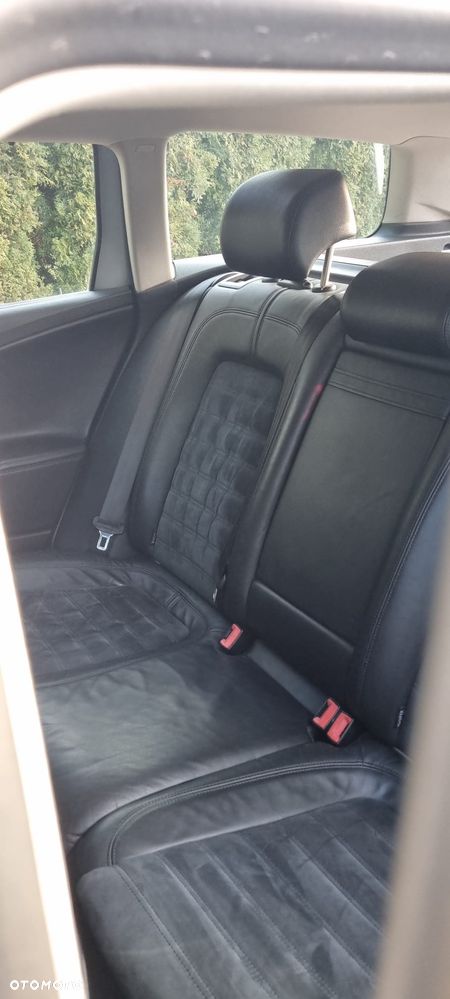 Volkswagen Passat 2.0 TDI DPF Highline - 11