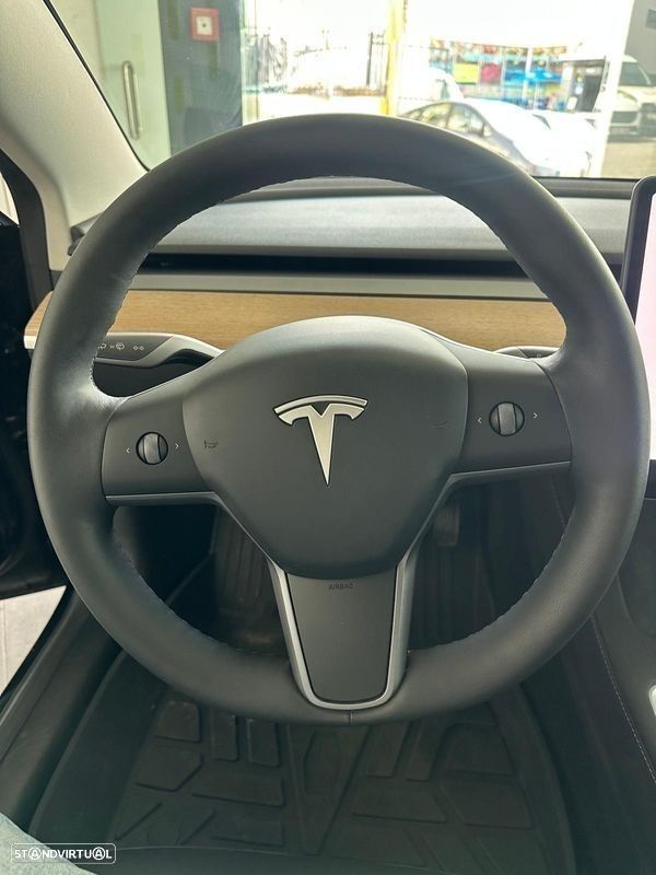 Tesla Model 3 - 12