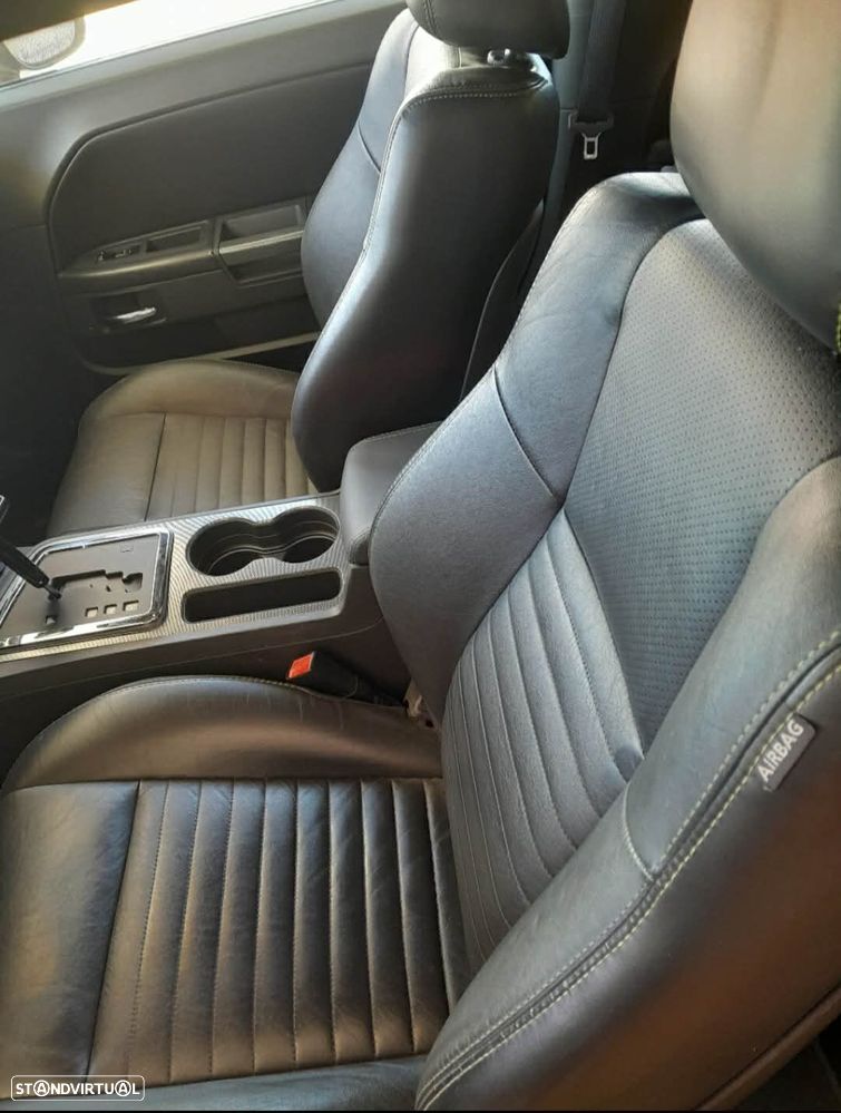 Dodge Challenger - 6