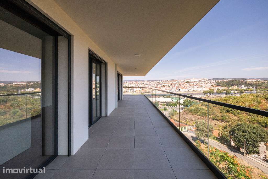 Apartamento T4 com garagem em zona de Santa Clara - Grande imagem: 3/28