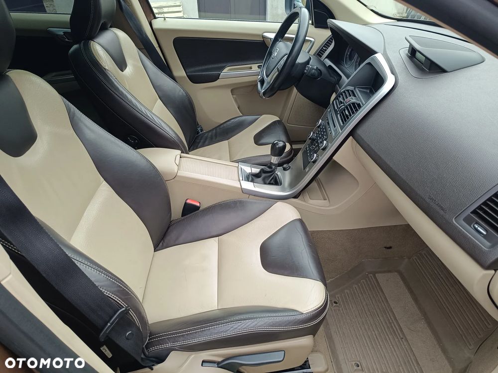 Volvo XC 60 DRIVe R Design - 16