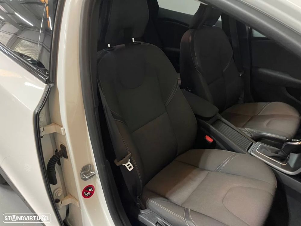 Volvo V40 Cross Country 1.6 D2 Momentum Powershift - 19