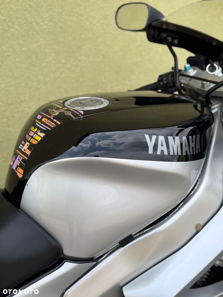 Yamaha Thunderace - 16