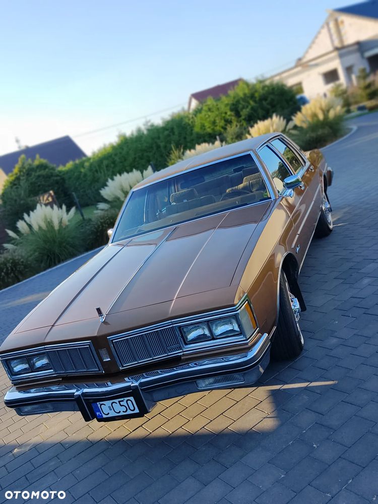 Oldsmobile Delta 88 - 1