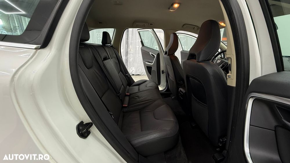 Volvo XC 60 D5 AWD Aut. Summum - 9