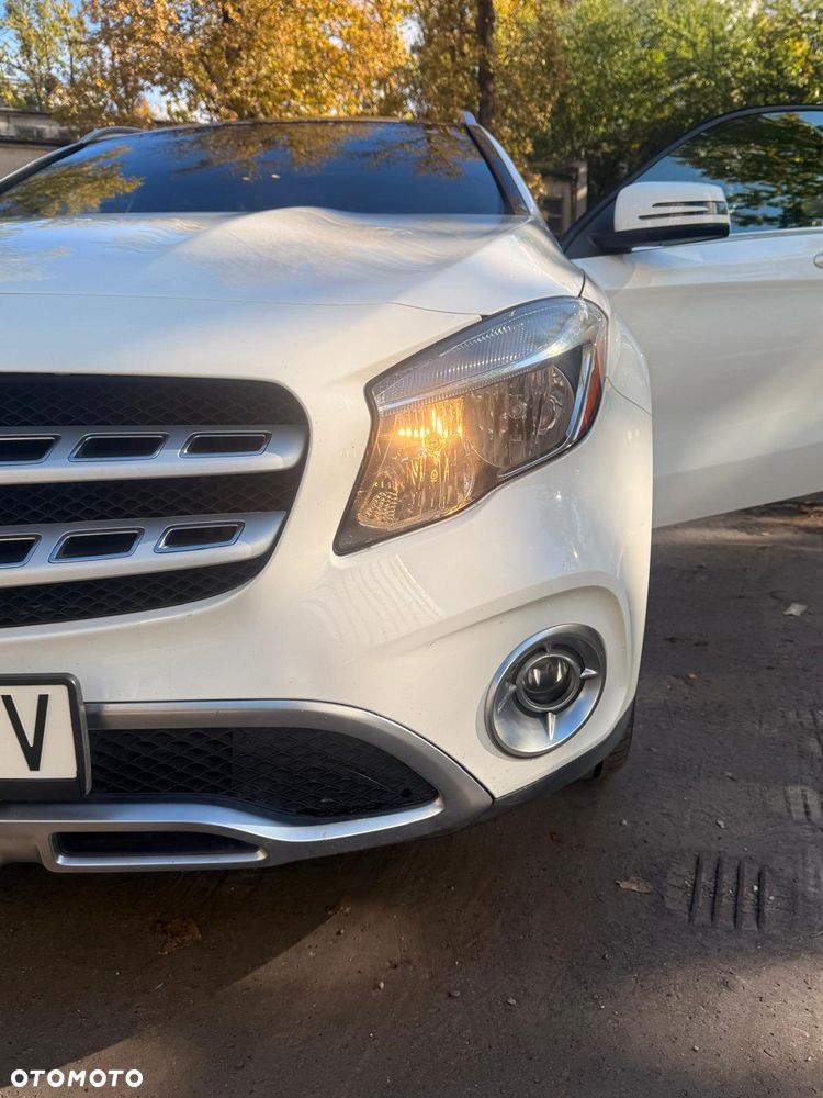 Mercedes-Benz GLA - 16