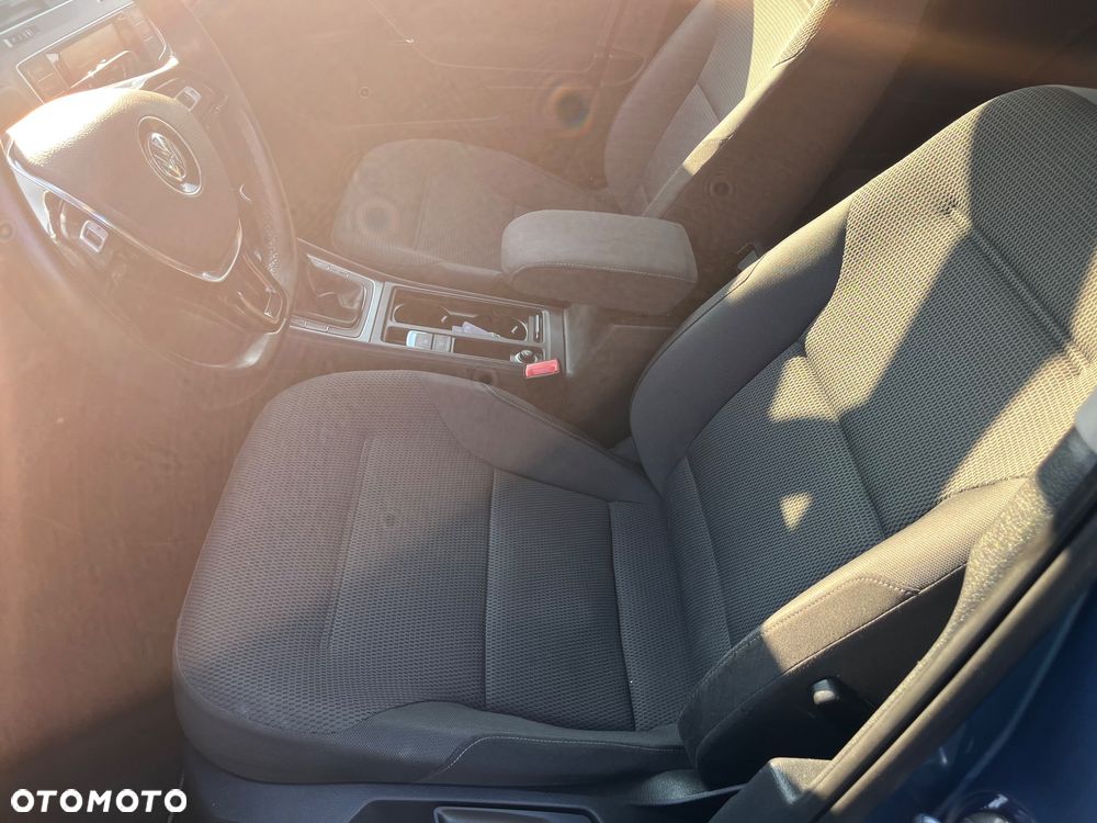 Volkswagen Golf - 10