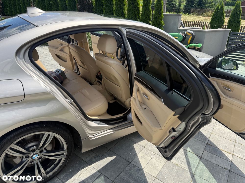 BMW Seria 5 528i xDrive Sport-Aut Luxury Line - 33