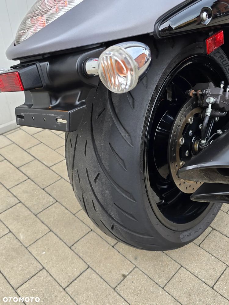 Suzuki Boulevard - 10