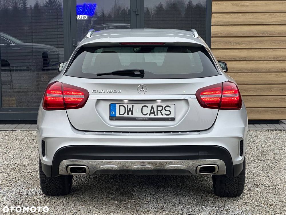 Mercedes-Benz GLA 180 d 7G-DCT AMG Line - 7