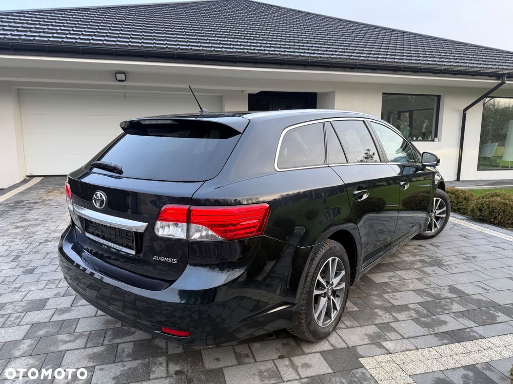 Toyota Avensis 2.0 D-4D Executive - 5
