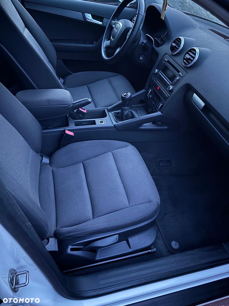 Audi A3 Sportback 1.6 TDI DPF Attraction - 14