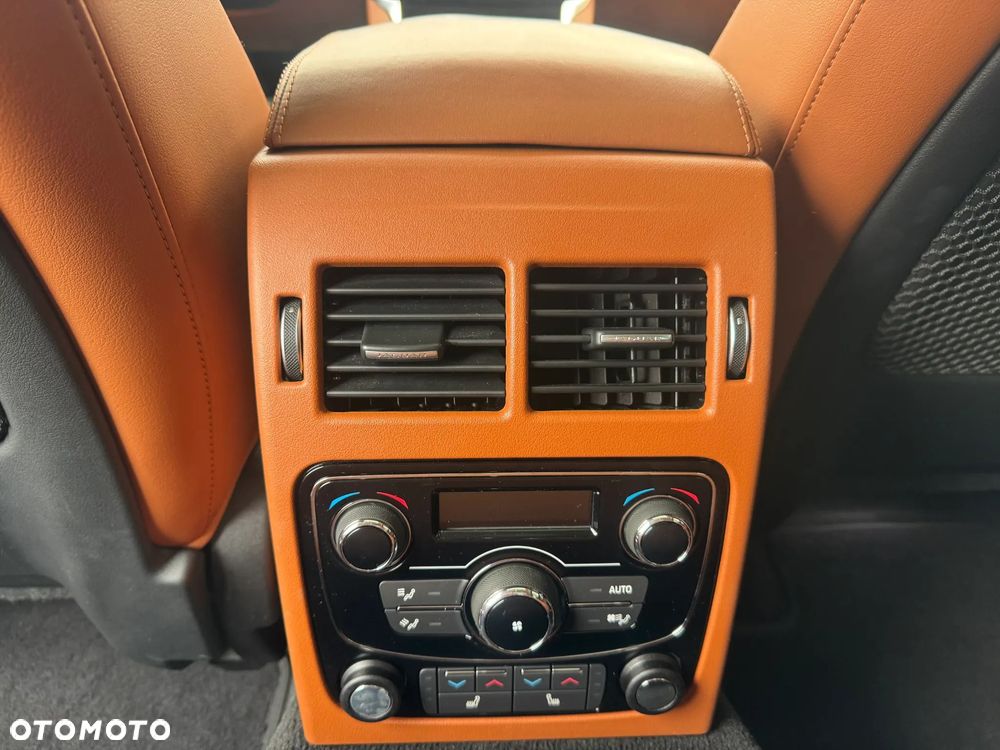 Jaguar XF 25t Portfolio - 35