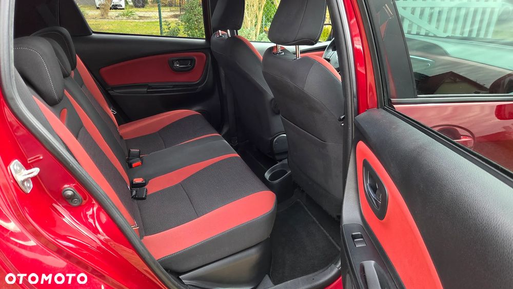 Toyota Yaris Hybrid 100 Selection Platinum - 10