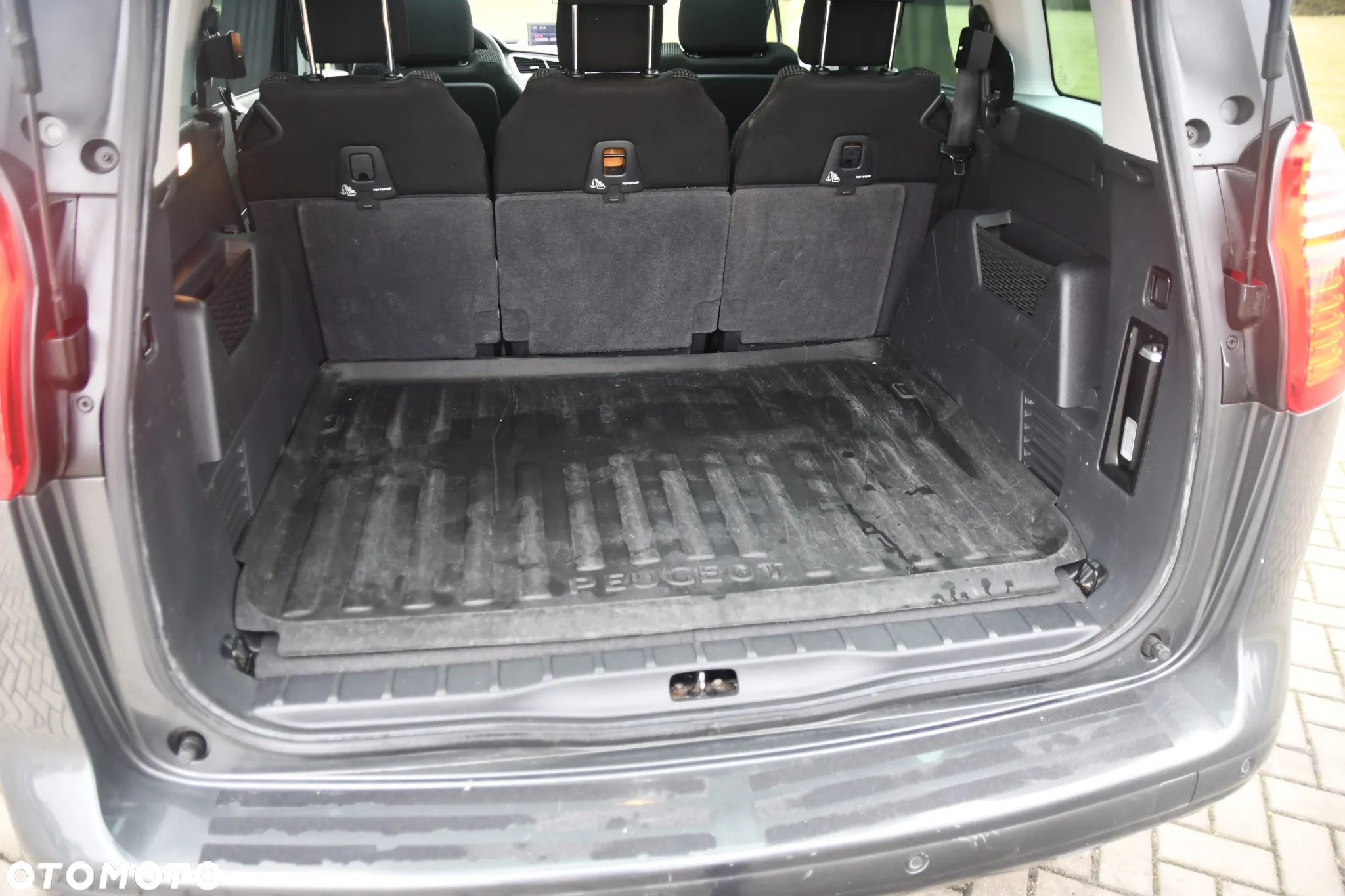 Peugeot 5008 1.6 THP Premium + - 19