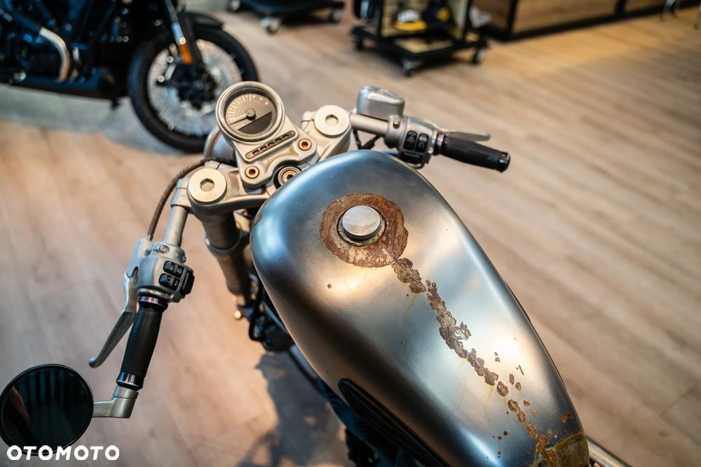Harley-Davidson Sportster Roadster 1200R - 22