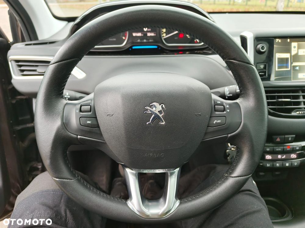 Peugeot 208 - 16