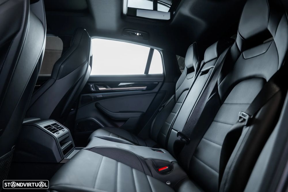 Porsche Panamera 4 E-Hybrid - 34