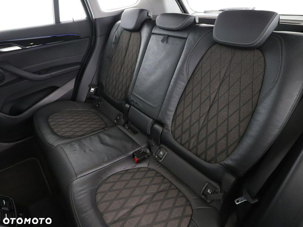 BMW X1 sDrive20d xLine - 17