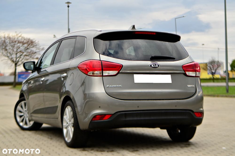 Kia Carens 1.7 CRDi L 7os - 9