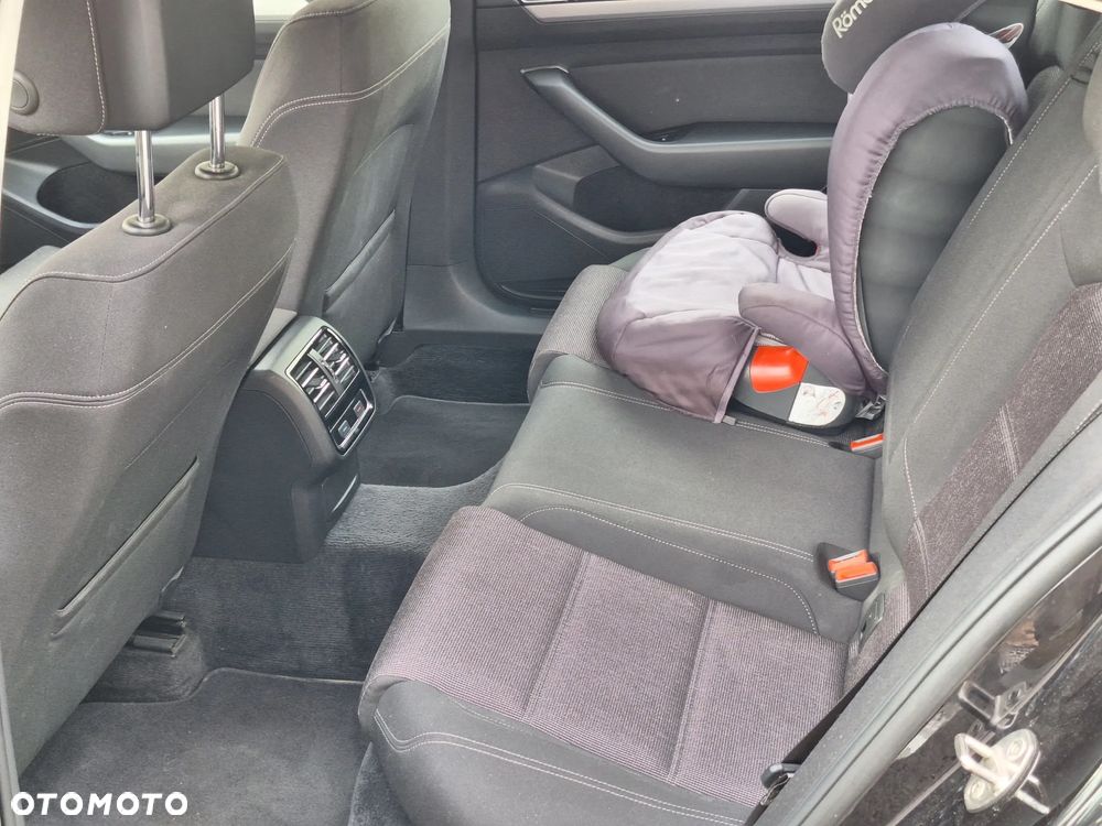 Volkswagen Passat 1.6 TDI BMT Trendline - 21