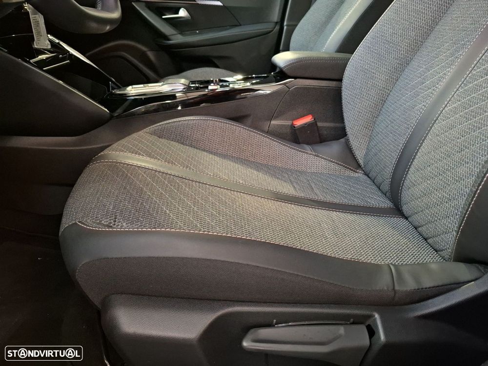 Peugeot 2008 1.2 Hybrid Allure e-DCS6 - 24