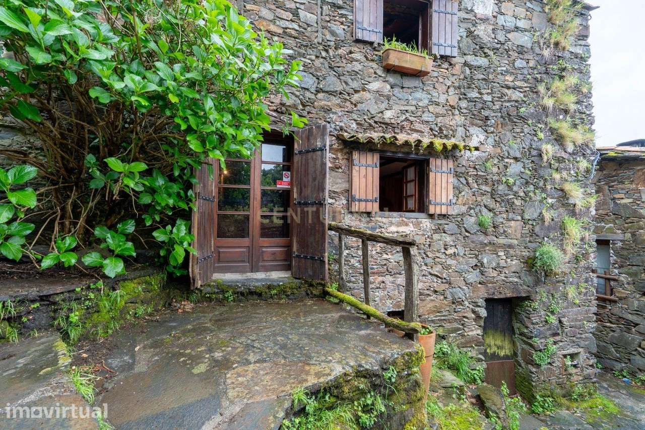 Excelente Prédio de Xisto no Centro da aldeia de Talasnal - Grande imagem: 5/38