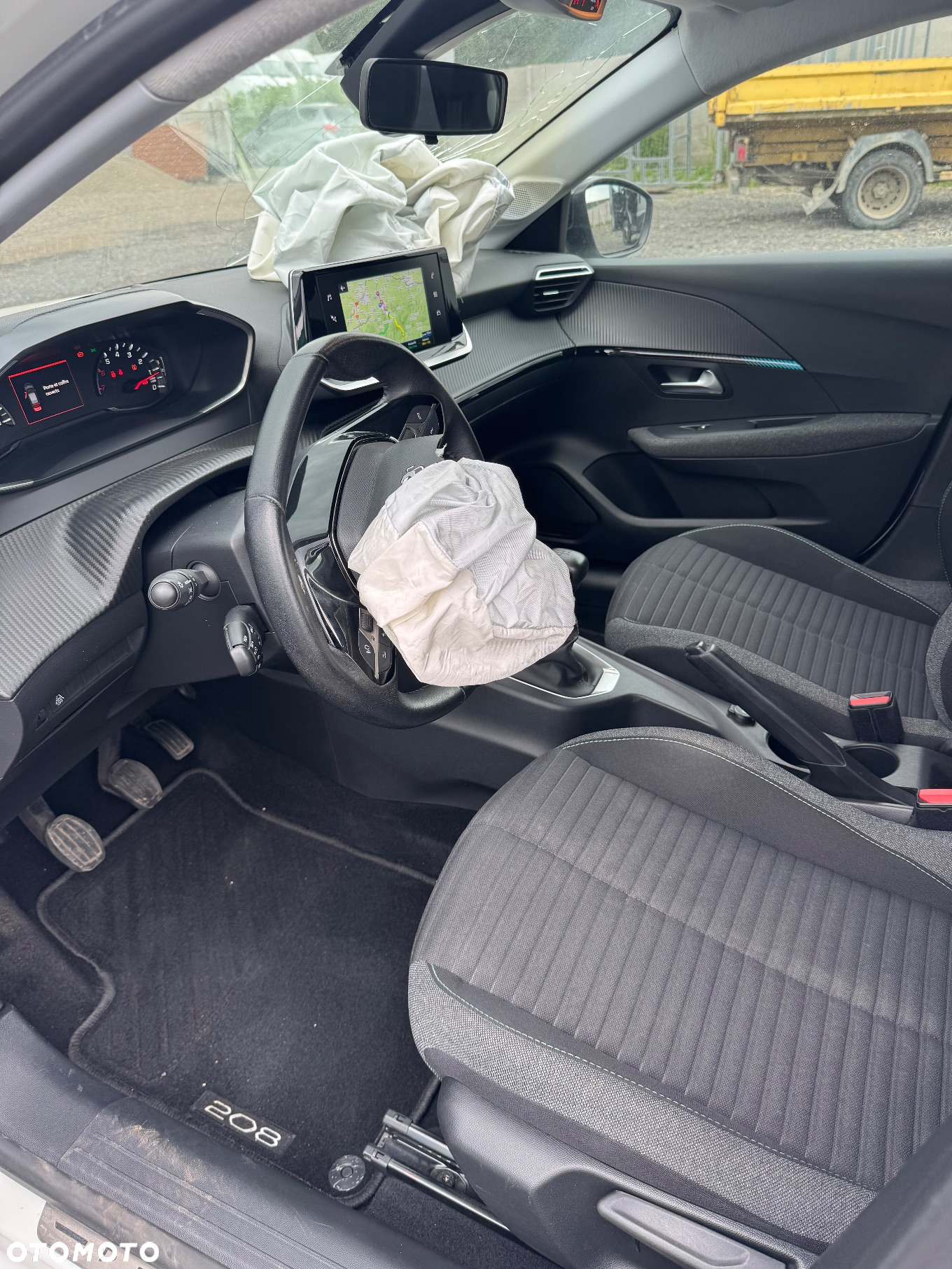 Peugeot 208 - 25