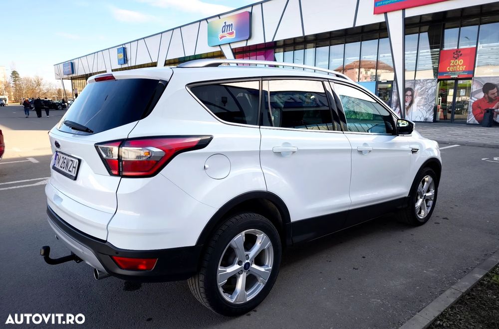 Ford Kuga 1.5 TDCi 2x4 Aut. Titanium - 4