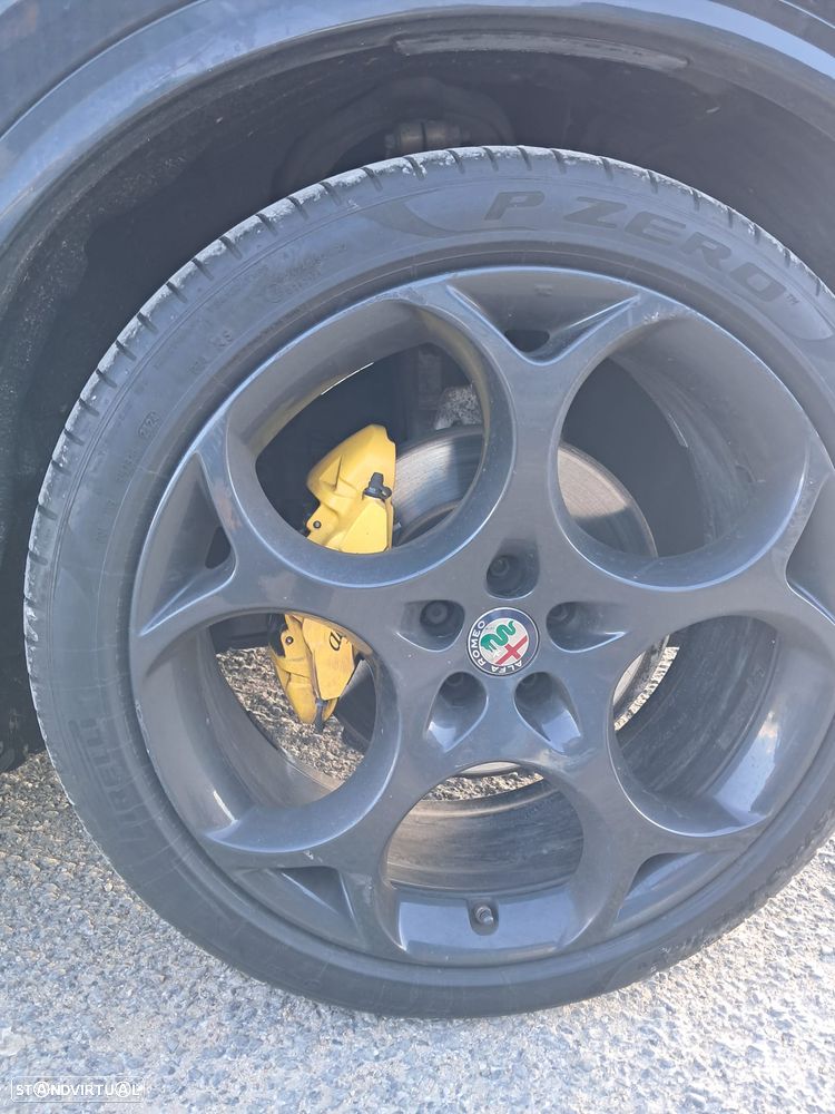 Alfa Romeo Stelvio 2.2 D TI AT8 - 5