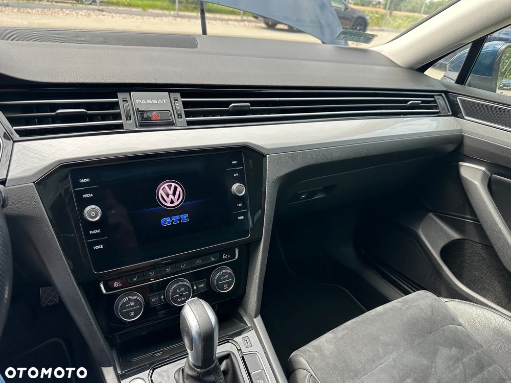 Volkswagen Passat - 13