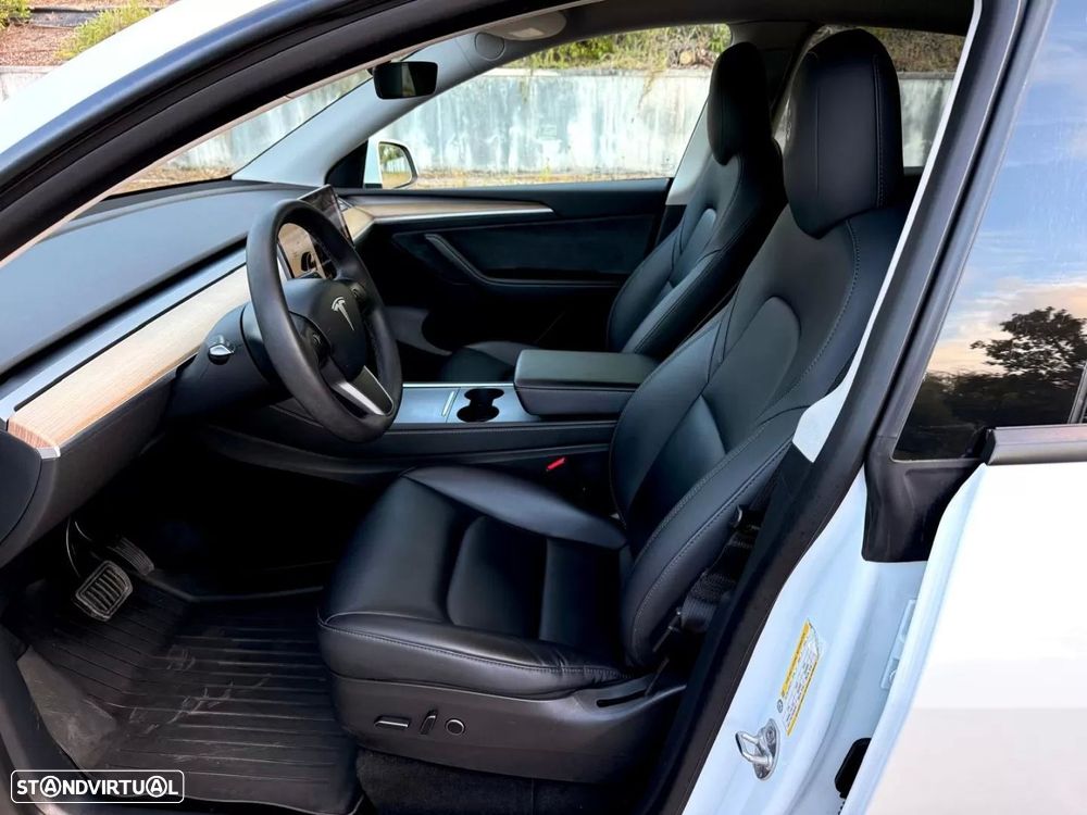 Tesla Model Y Long Range Dual Motor AWD - 6