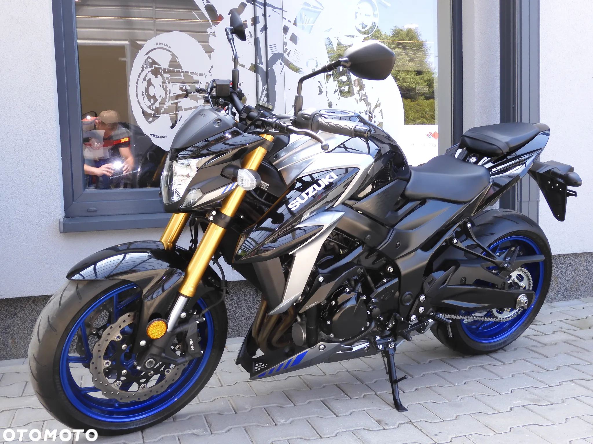 Suzuki GSX - 17