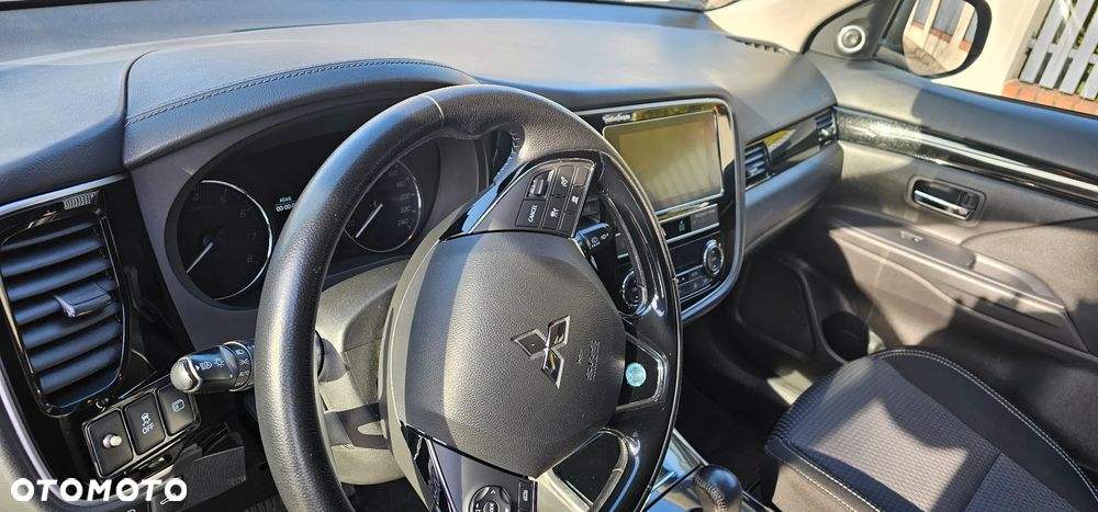 Mitsubishi Outlander 2.0 Instyle + 4WD CVT - 4