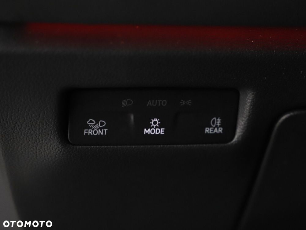 Volkswagen Passat Variant 2.0 TDI SCR Elegance DSG - 23