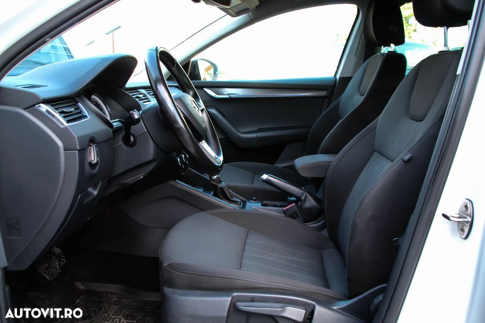 Skoda Octavia 2.0 TDI ELEGANCE DSG - 12