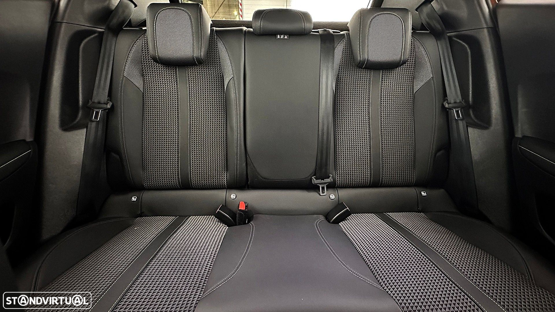 Peugeot 2008 1.2 PureTech GT EAT8 - 47
