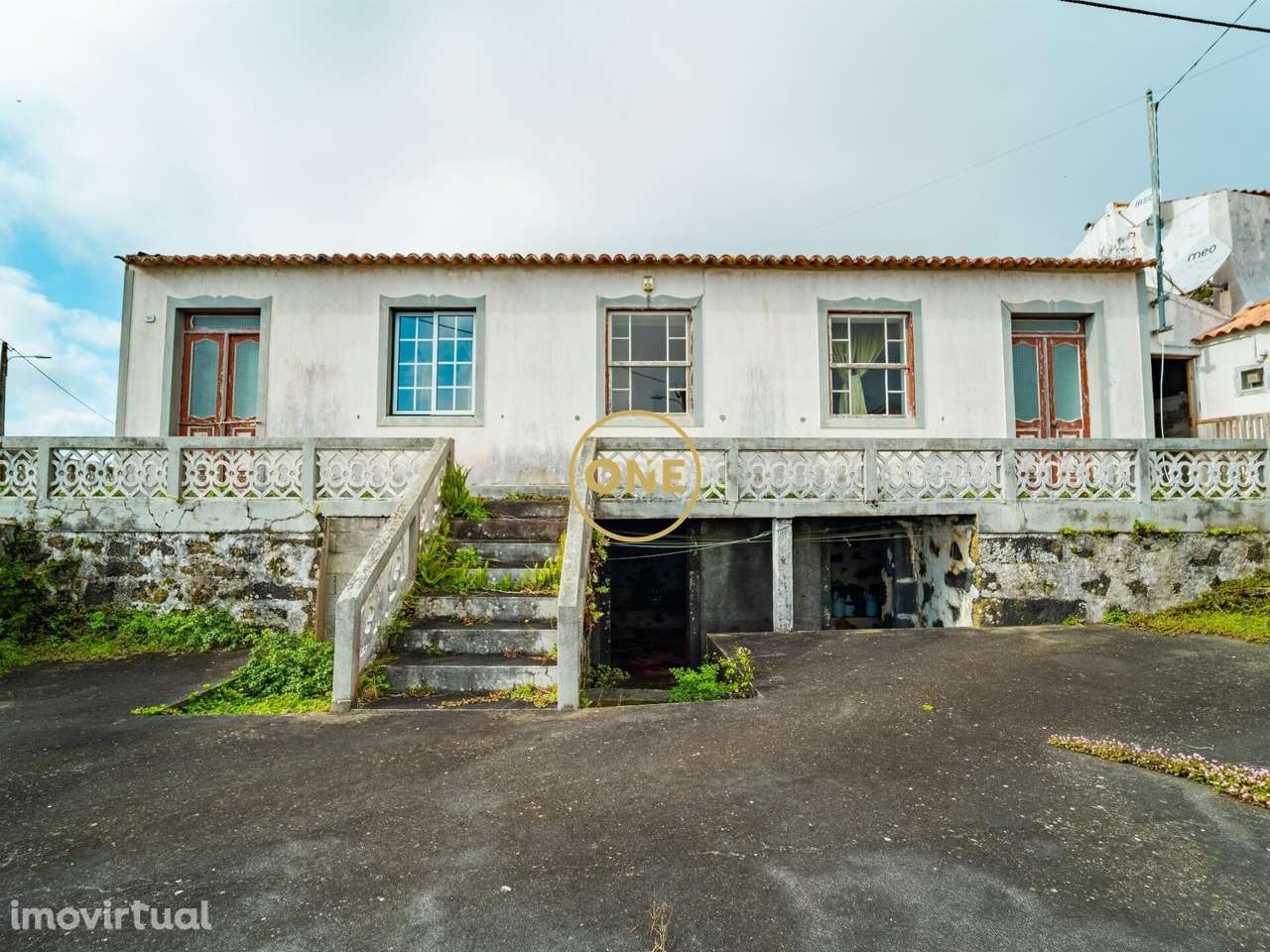 Moradia T1 com Terreno Amplo e Vista Mar – Excelente Potencial de Inve - Grande imagem: 2/12