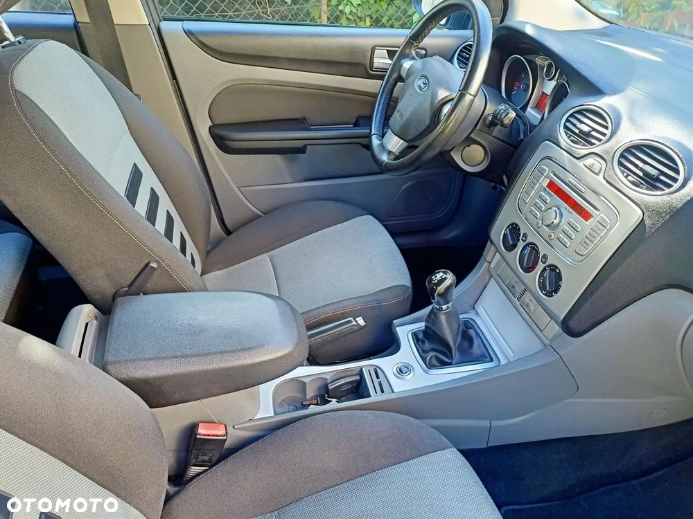 Ford Focus 1.6 Trend - 18