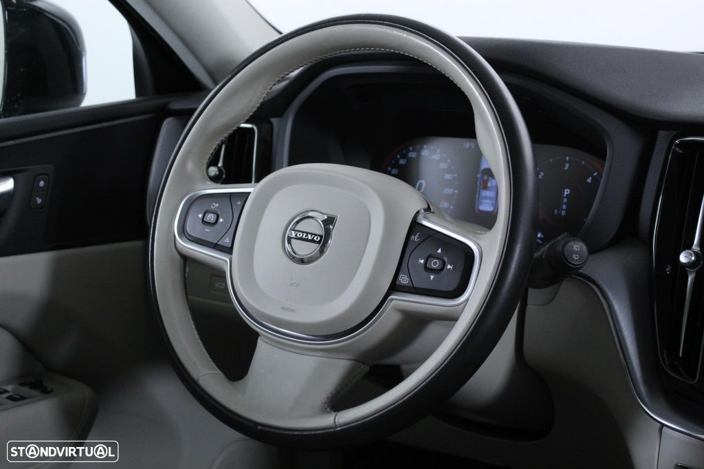 Volvo XC 60 2.0 D4 Momentum Geartronic - 16