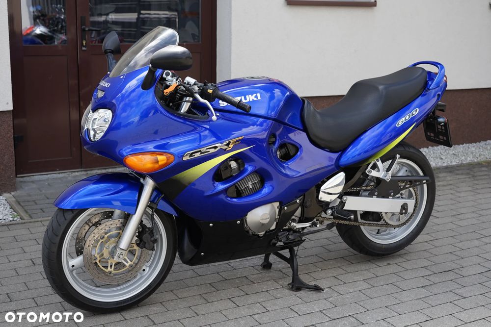 Suzuki GSX - 21