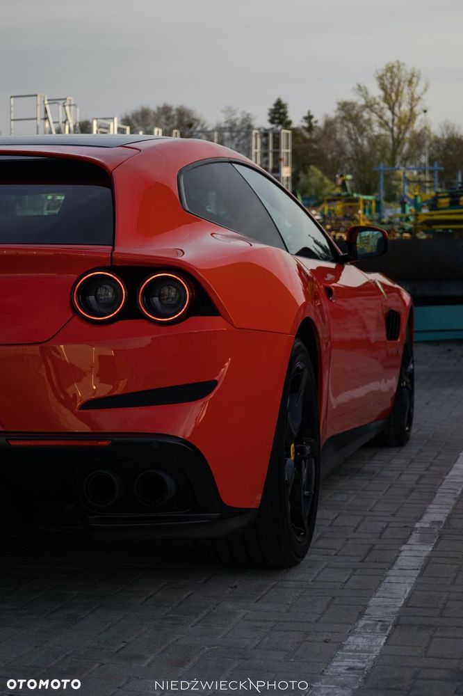 Ferrari GTC4Lusso - 23