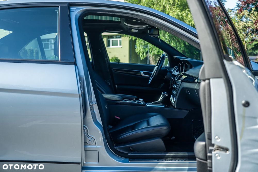 Mercedes-Benz Klasa C 350 BlueEff 4-Matic Avantgarde - 25