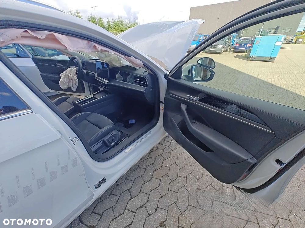 Volkswagen Passat 2.0 TDI SCR DSG 4Motion Elegance - 11