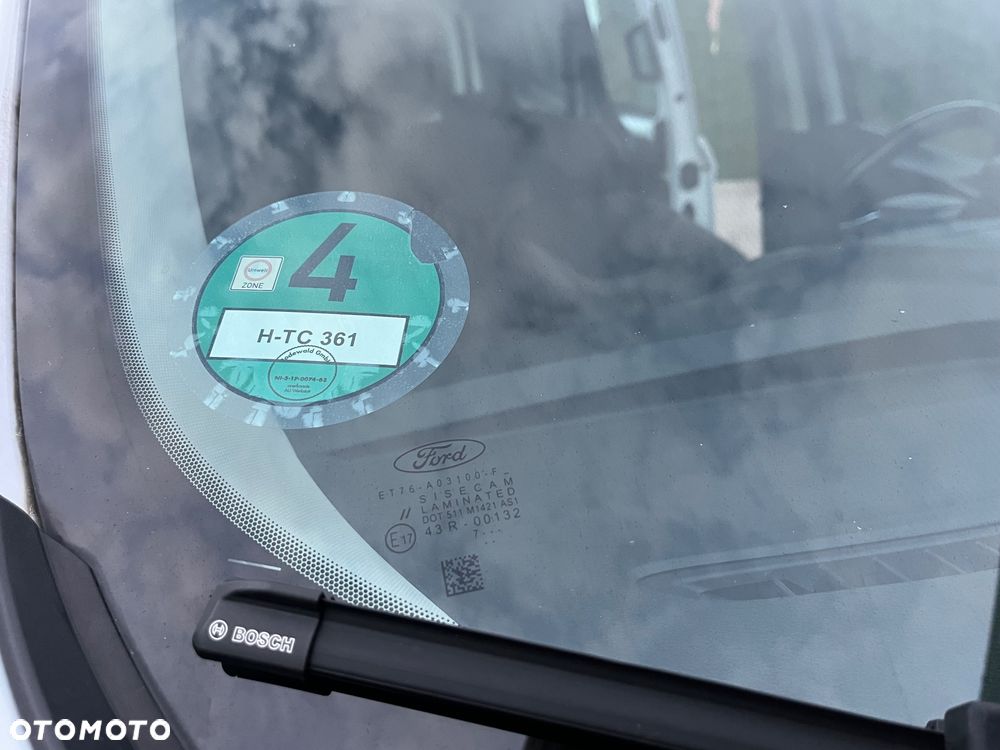 Ford Transit Courier - 29