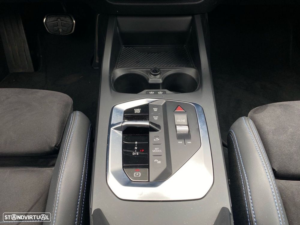 BMW 118 d Pack Desportivo M - 11