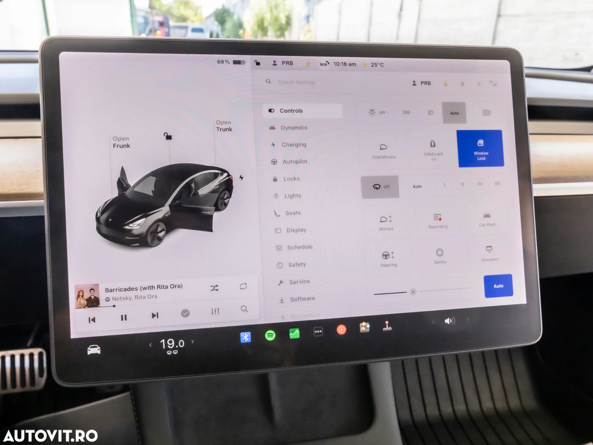 Tesla Model 3 Long Range - 22